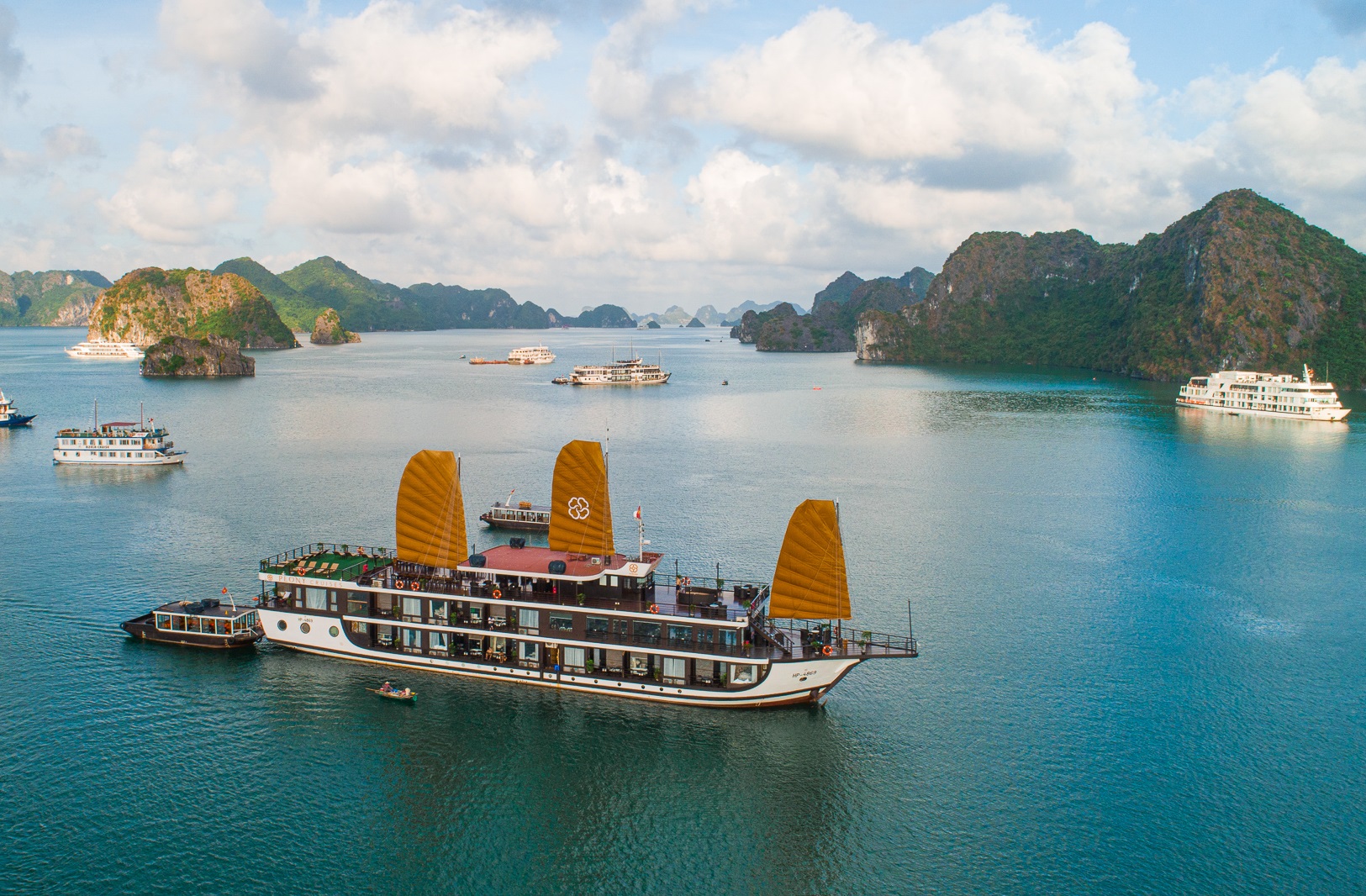HOW TO SAVE MONEY ON HALONG BAY CRUISES