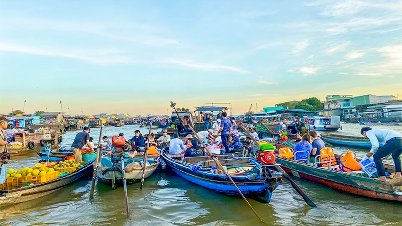 FLOATING MARKET – A TYPICAL CULTURE OF THE SOUTH WESTERN VIETNAM
