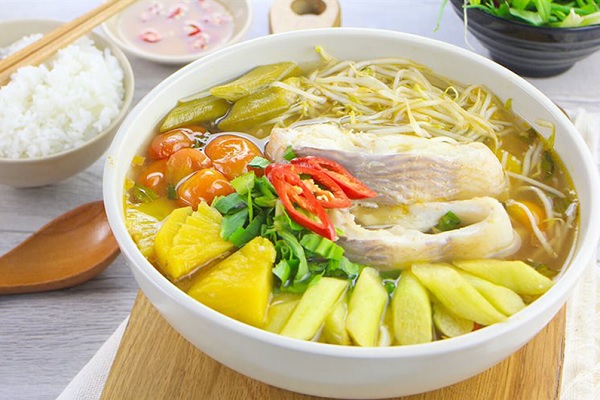 Vietnamese Sweet and Sour Soup (Canh Chua)